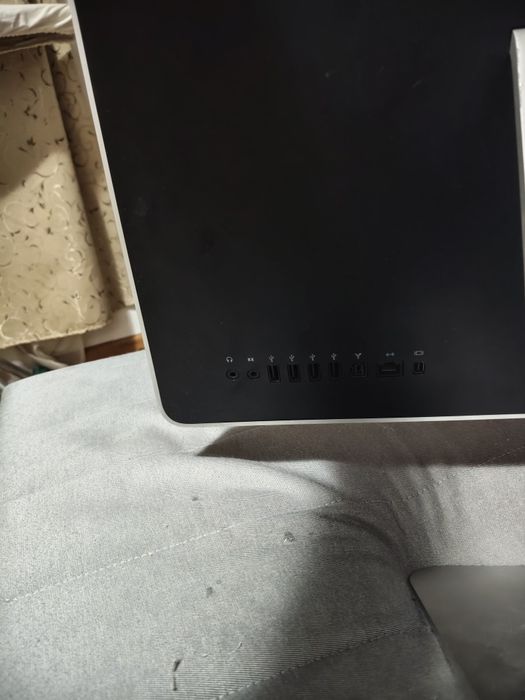 Vând Apple iMac 17.1 late 2015