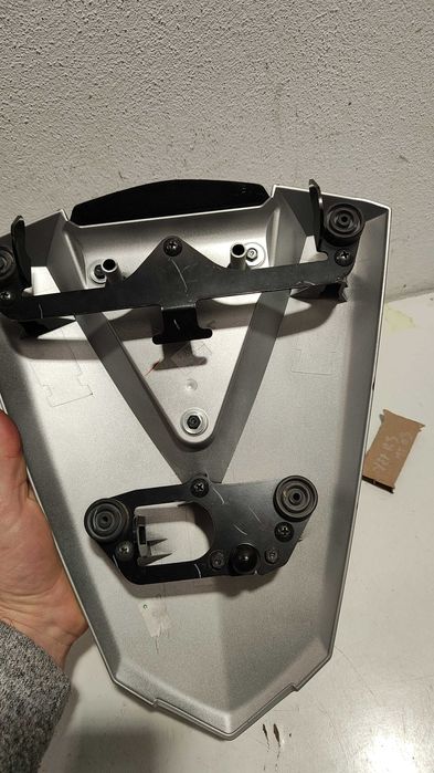 Monopost  suport numar Yamaha R3