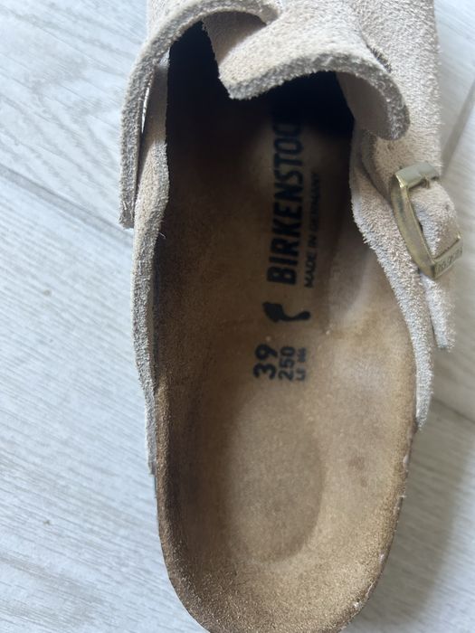 Papucii Birkenstock Boston .piele naturala. marimea 39 . Bej vă.pt alte detalii lasati mesaj.