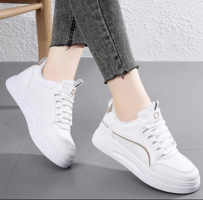 женские зимние кроссовки