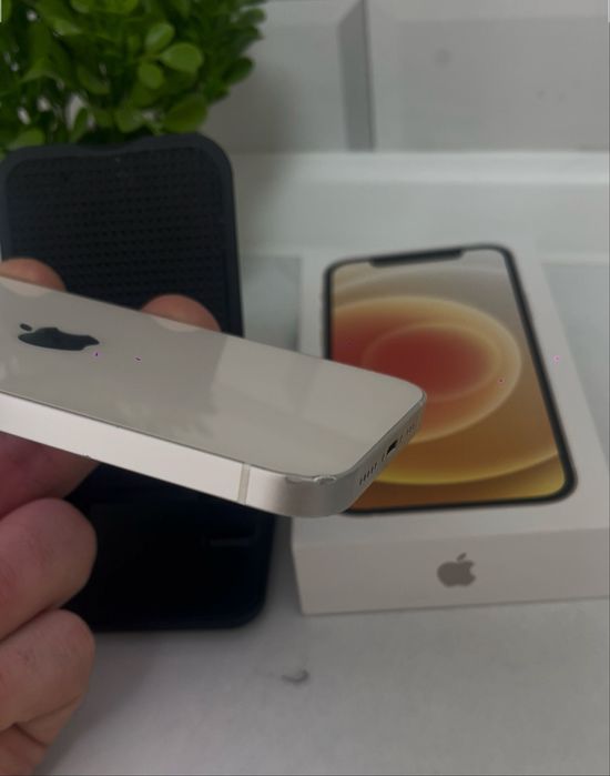 iPhone 12. 64 Гб