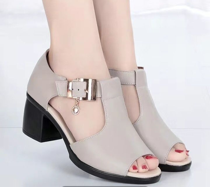 Продаются обувьи.