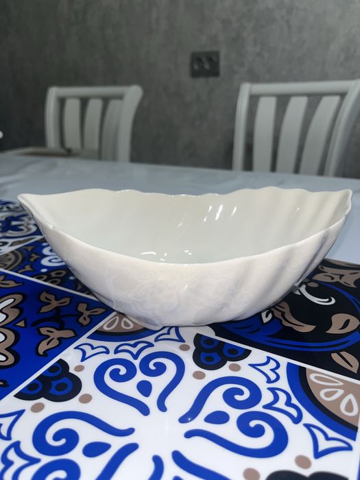 Продам тарелки и салатницы