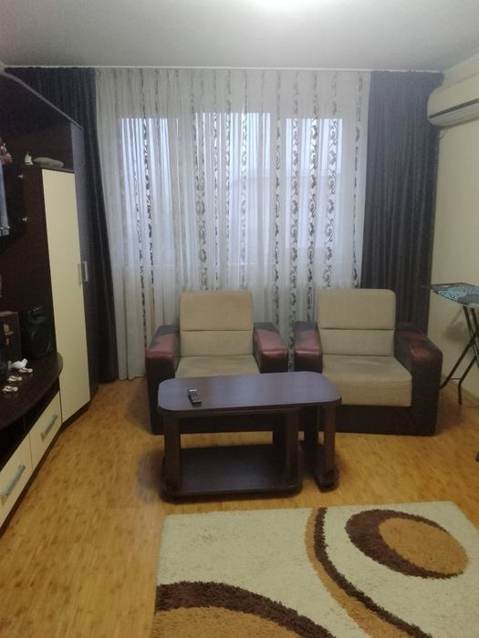 Vand apartament 3 camere