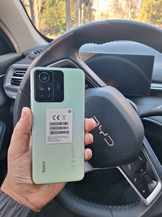 Redmi 12 S 256gb li holati yaxshi ekaran alishgan telfon qotmiydi
