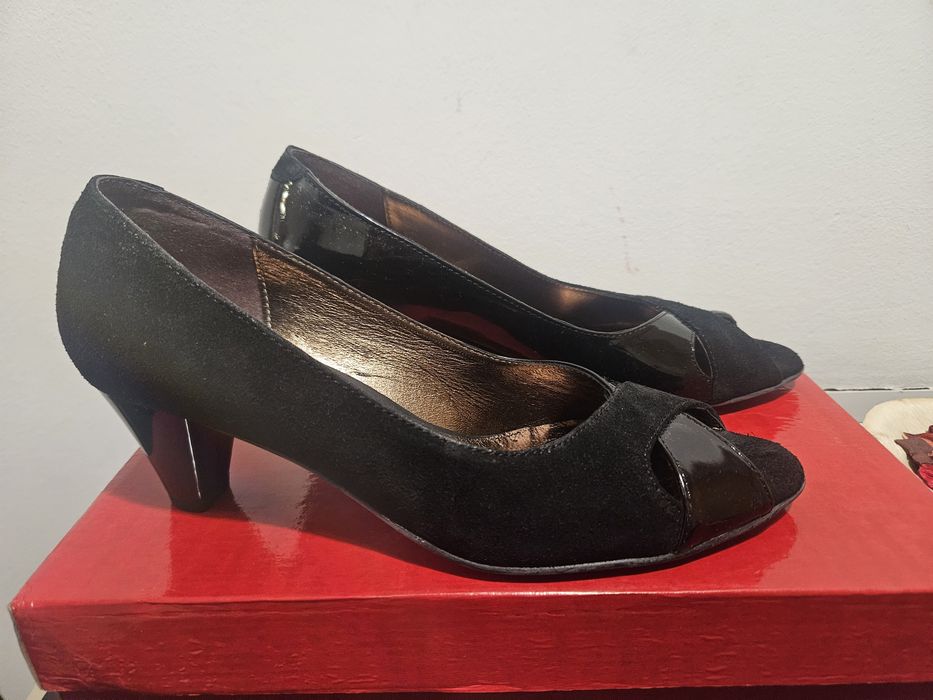 Pantofi noi cu toc mic din piele