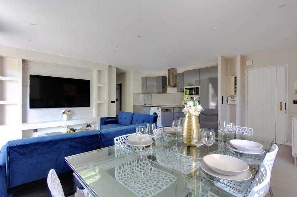 Продава се Двустаен апартамент в София, Витоша - 74 кв.м за 1865 €/кв.м - Снимка #1