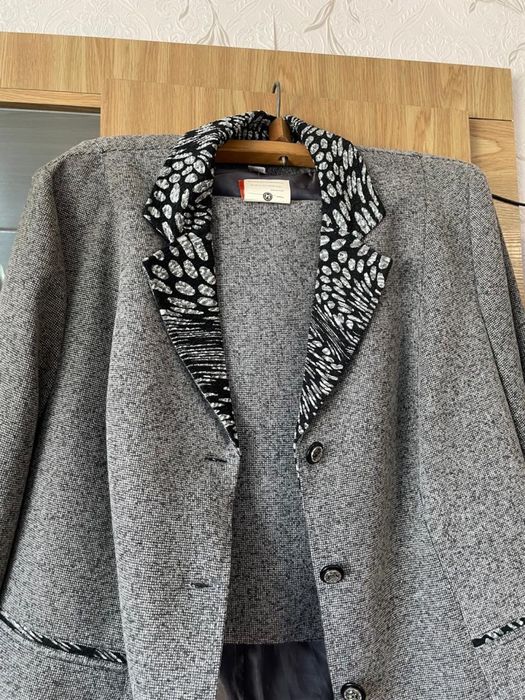 Продам мужские костюмы