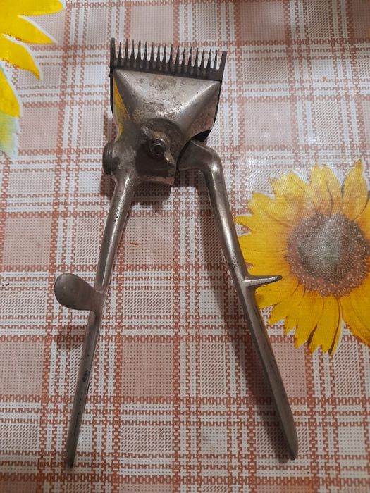 Продам машинку для стрижки волос