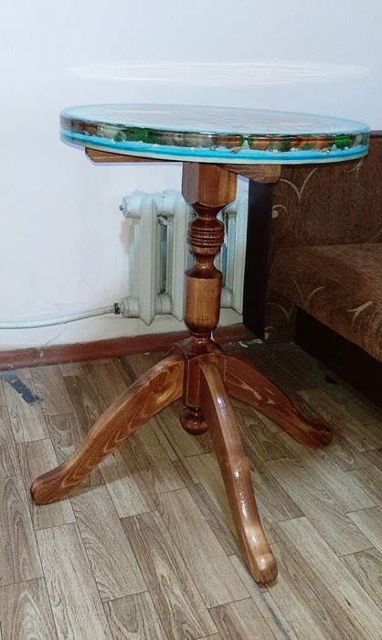 Продам журнальный столик.