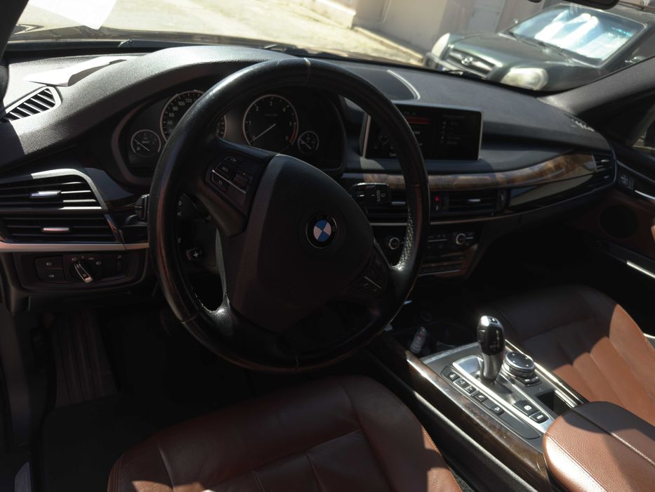 BMW X5 xDrive30d 258 CP • Istoric complet • HUD • Piele Dakota • Trapa • Camera
