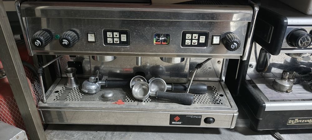 vand 2 espresoare cafea + rasnita