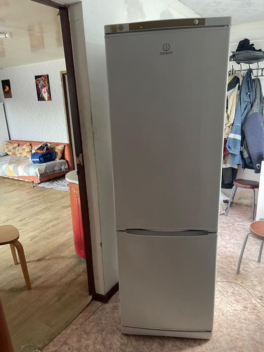 Продам холодильник Indesit