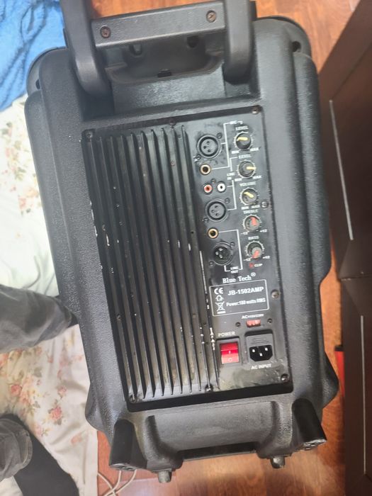 Boxa activa se aude tare