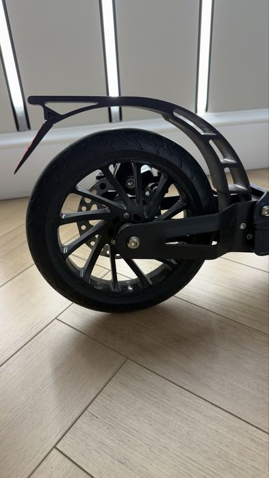 Самокат, подойдет для подарка ребенку