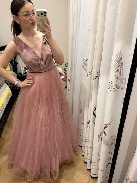 Розовое вечернее платье