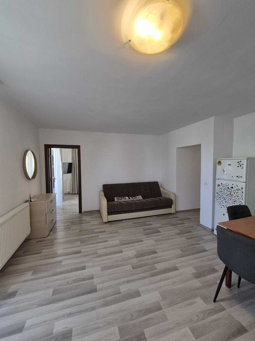 Inchiriez apartament cu 3 camere, bloc nou, zona centrala