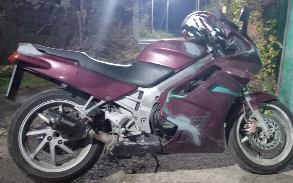 Продам хонда vfr750f.