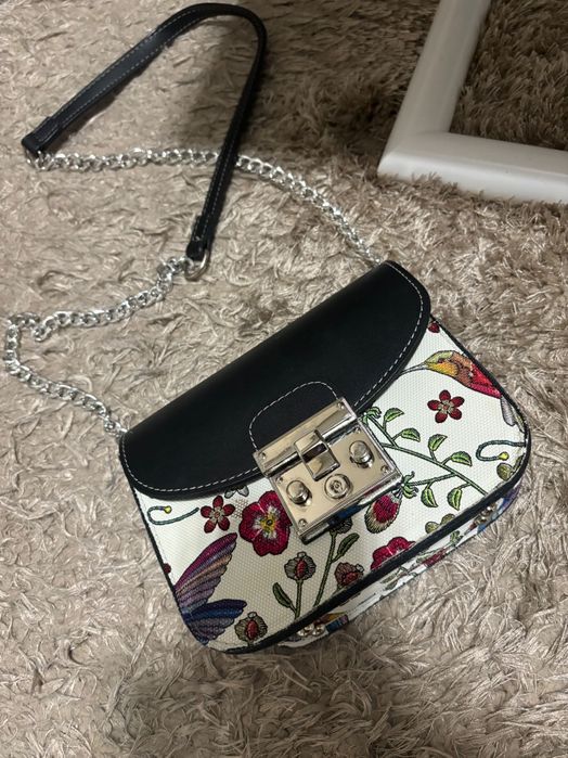 Дамска чанта през рамо