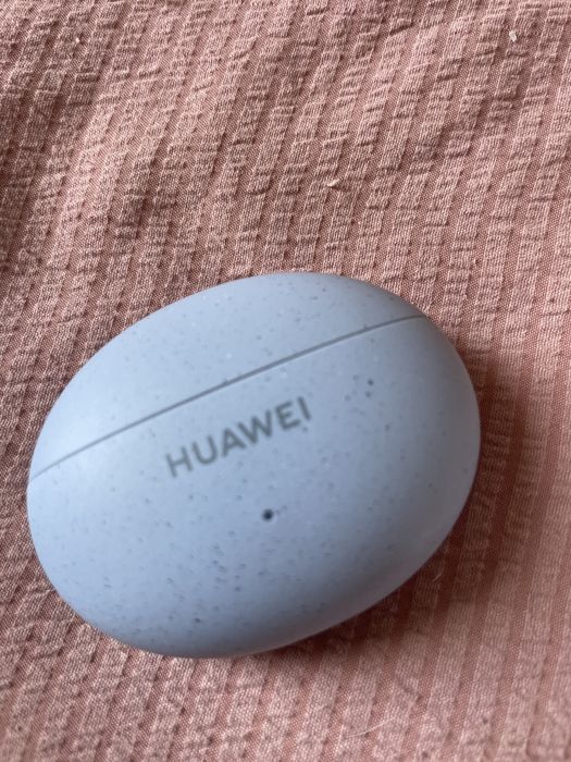 Продам кейс от наушников Huawei