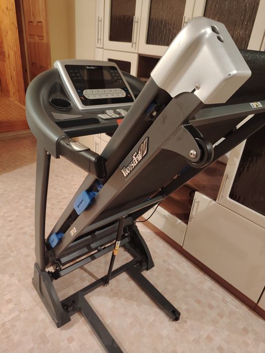 Продам беговую дорожку HouseFit  HT-9142