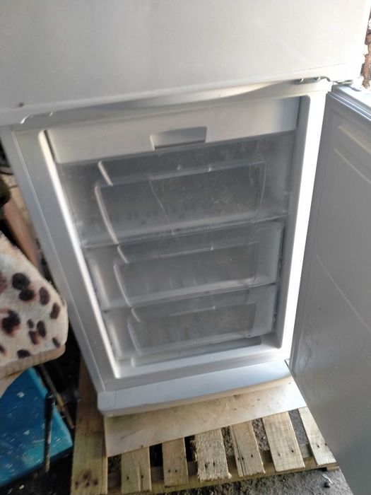 Продам холодильник INDESIT