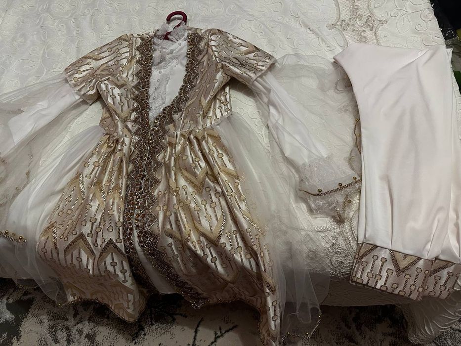 Ansambil troyka kelinlar uchun