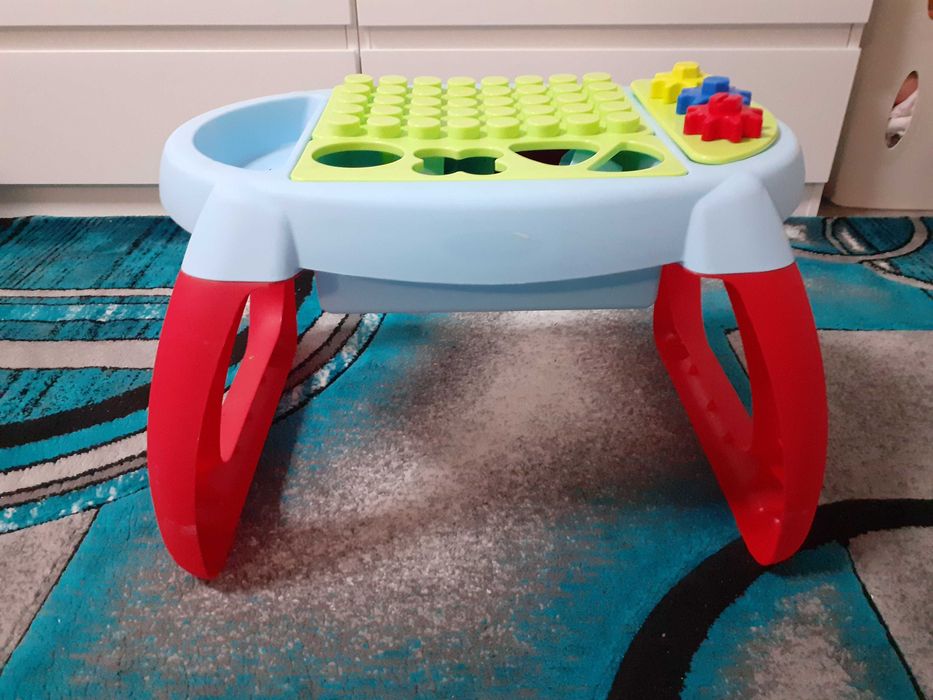 Vand masuta cu lego ptr copii de 1-3 ani in stare foarte buna