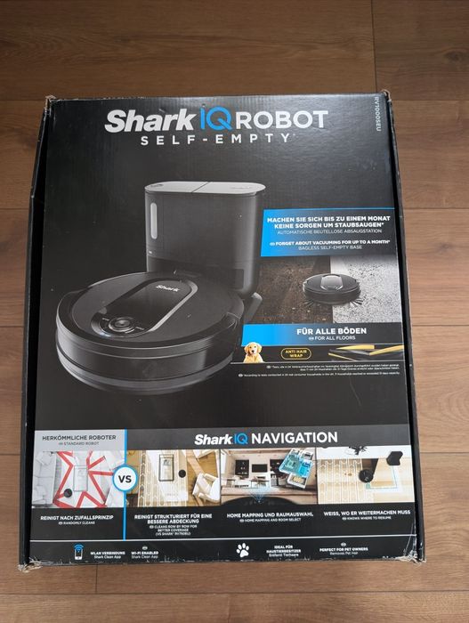Aspirator robot Shark IQ cu statie de golire automata