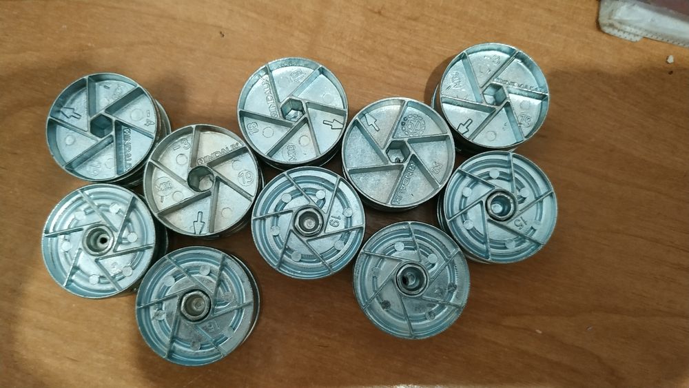 Accesorii si feronerie mobila ikea, picioare, suport raft etc