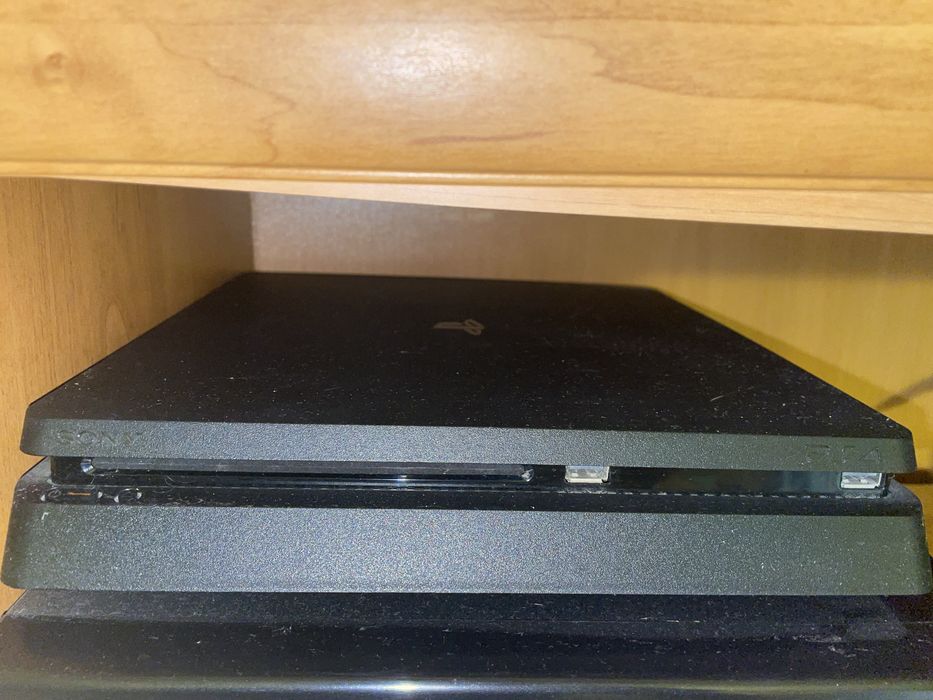 PlyStation 4 slim 1 tb