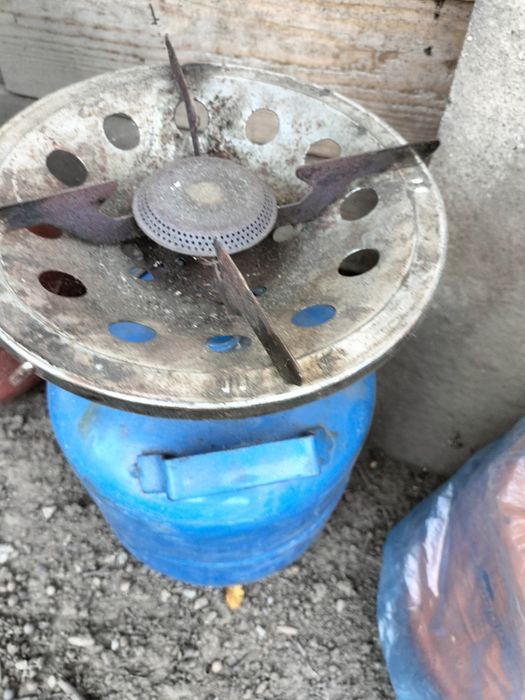 Vând Butelii Camping Sunt Încărcate Cu Gaz