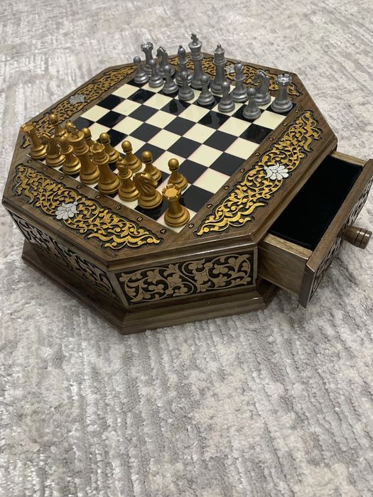 Shaxmat doska donalari bilan