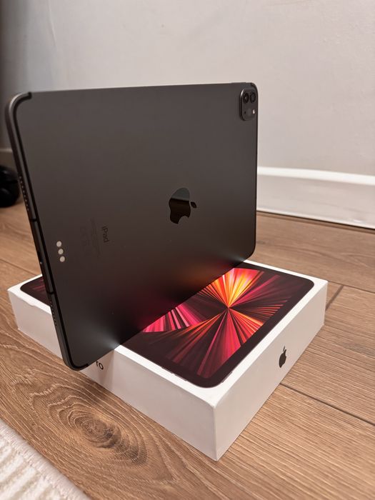 iPad Pro 11-inch (3rd Generation) Wi-Fi + Cellular с Magic Keyboard