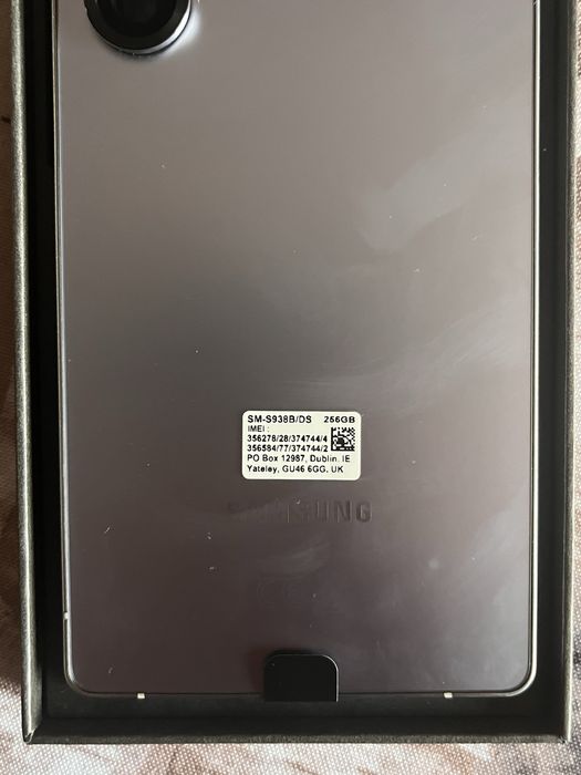 Vând telefon nou sigilat,adus din Anglia+incarcator