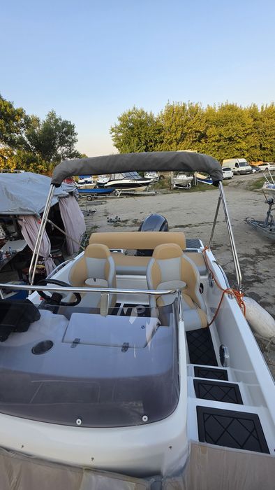 Barca sunrise 570 sundeck cu peridoc inmatriculat