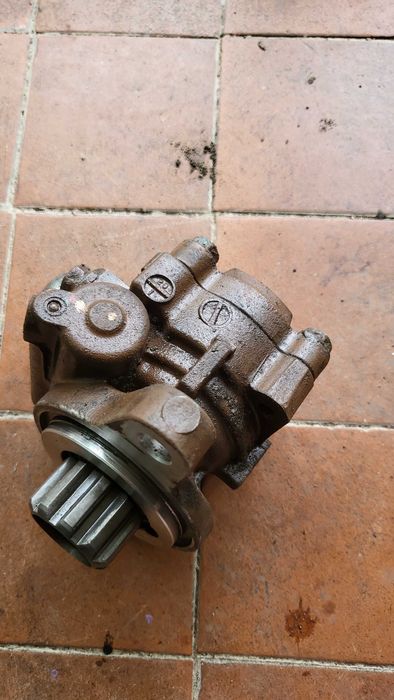 Хидравлична помпа за toyota land cruiser