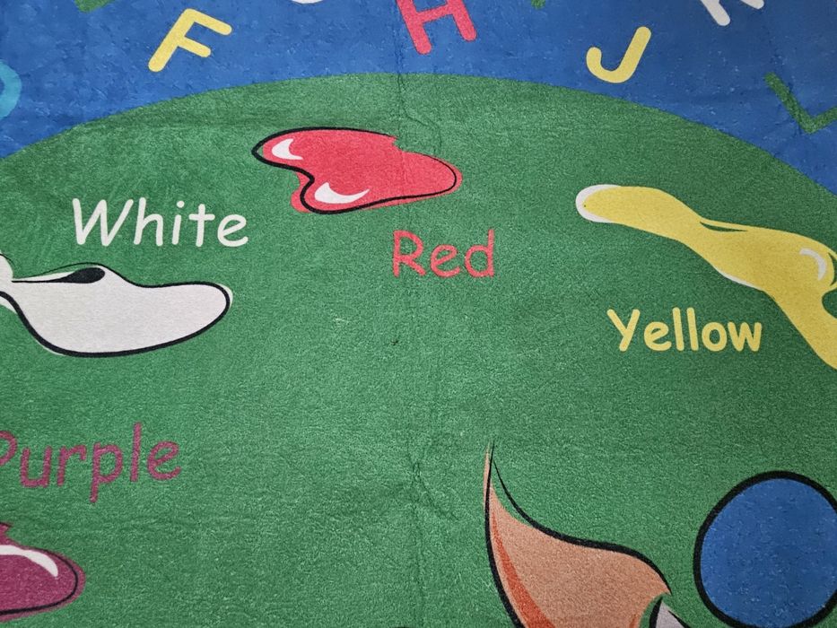 Детски килим с цифри и латински букви