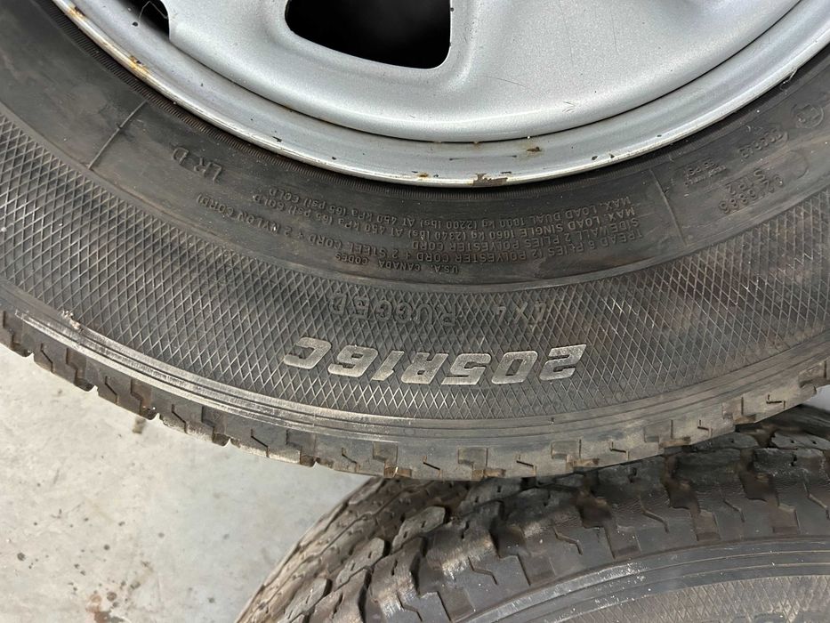 ГУМИ и ДЖАНТА за Toyota Hilux  205/16R 16ки.