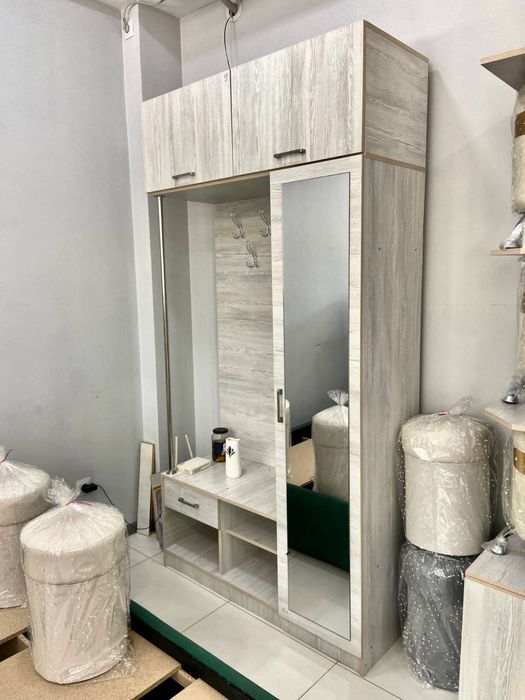 Срочно Мебель из дома! Спальная гарнитура, прихожка, диван с кресами