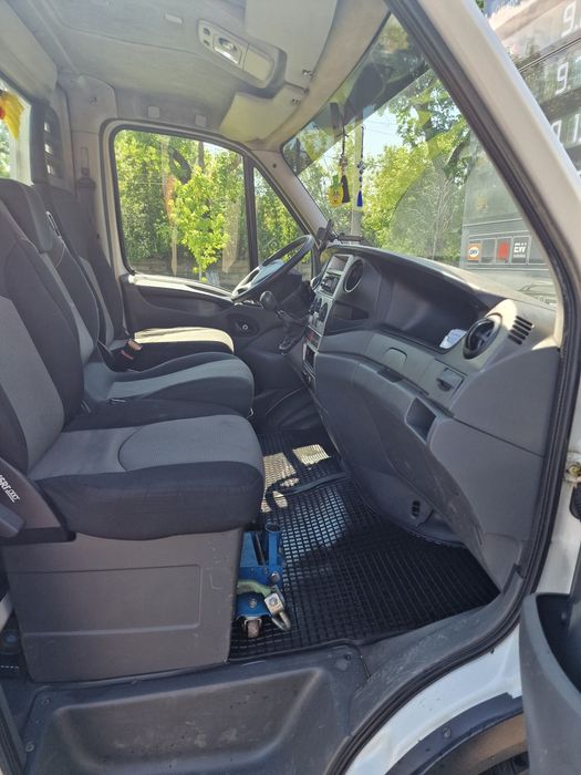 Vând Auto platformă Iveco Dayli