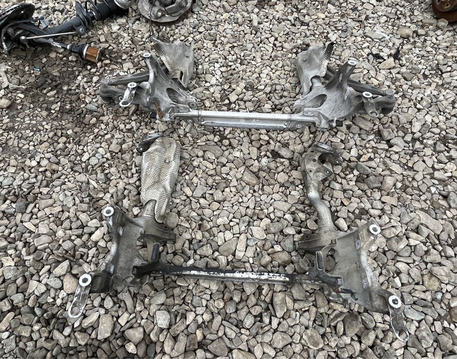 Punte fata / Jug motor / Cadru motor Audi A4 A5 Q5