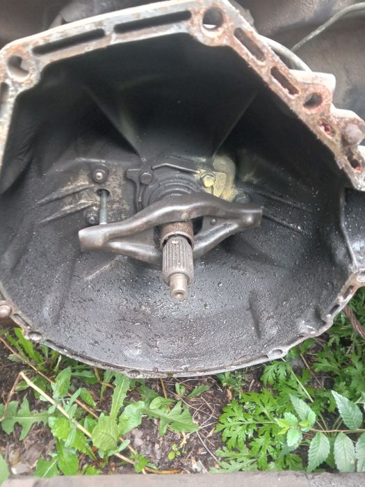 Продам запчасти на 124 мерседес дорест