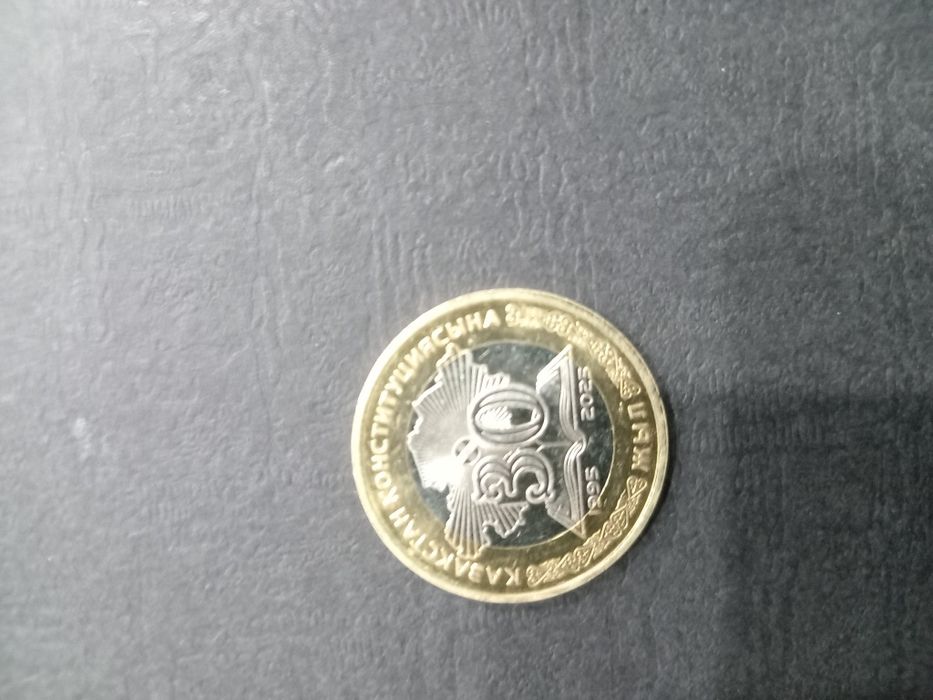 Продам монету 30лет конституции наминалом 100тг