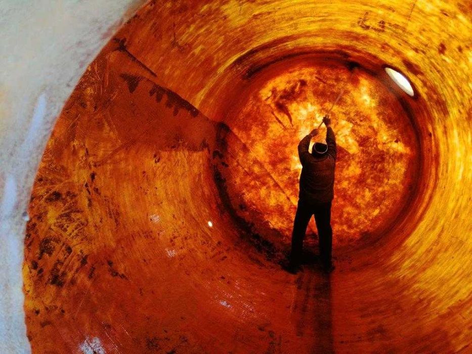 Bazin alimentar 50.000 L fibră de sticlă – schimb cu trotuare beton