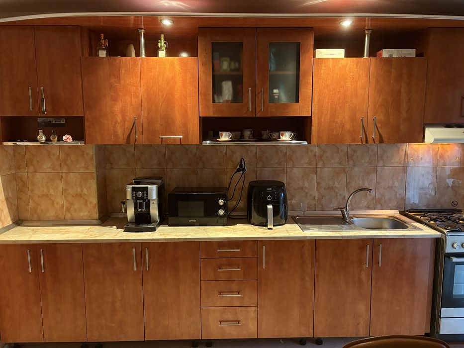 Vand mobila de bucatarie si aragaz