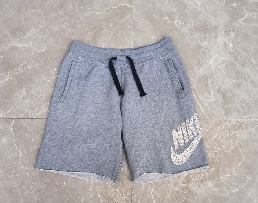 Nike размер M Къси панталони