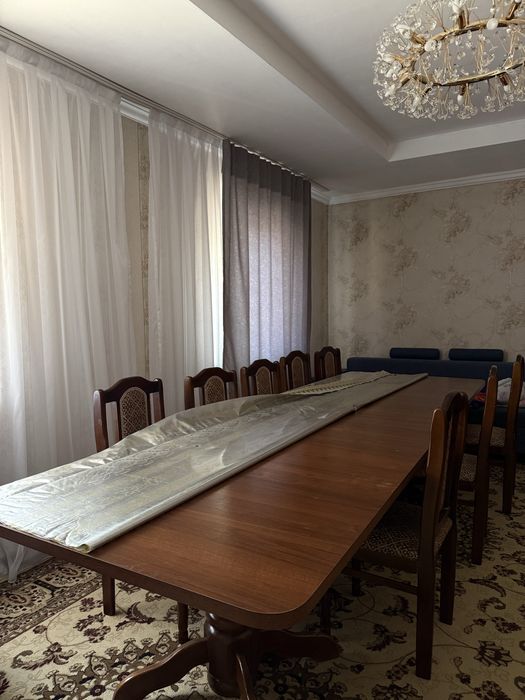 Стол со стульями