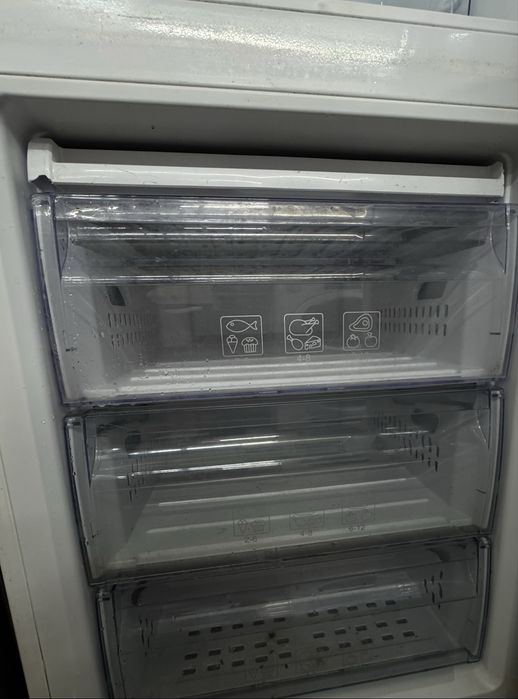 Хладилник с фризер BEKO