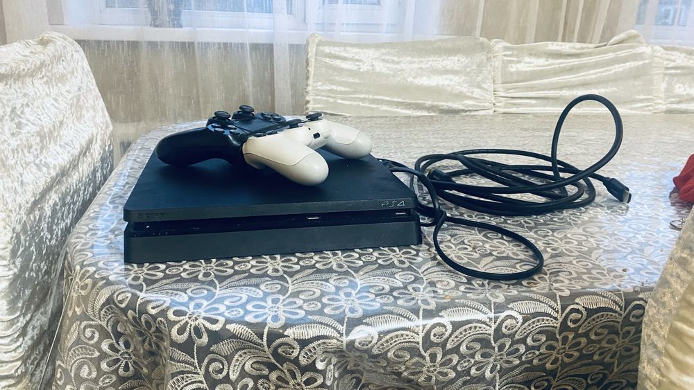 Плейстейшен 4 slim